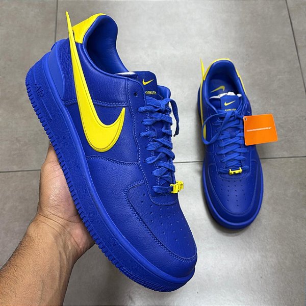 TÊNIS AMBUSH X NIKE AIR FORCE 1 LOW GAME ROYAL AND VIVID SULPHUR (SEM CAIXA)