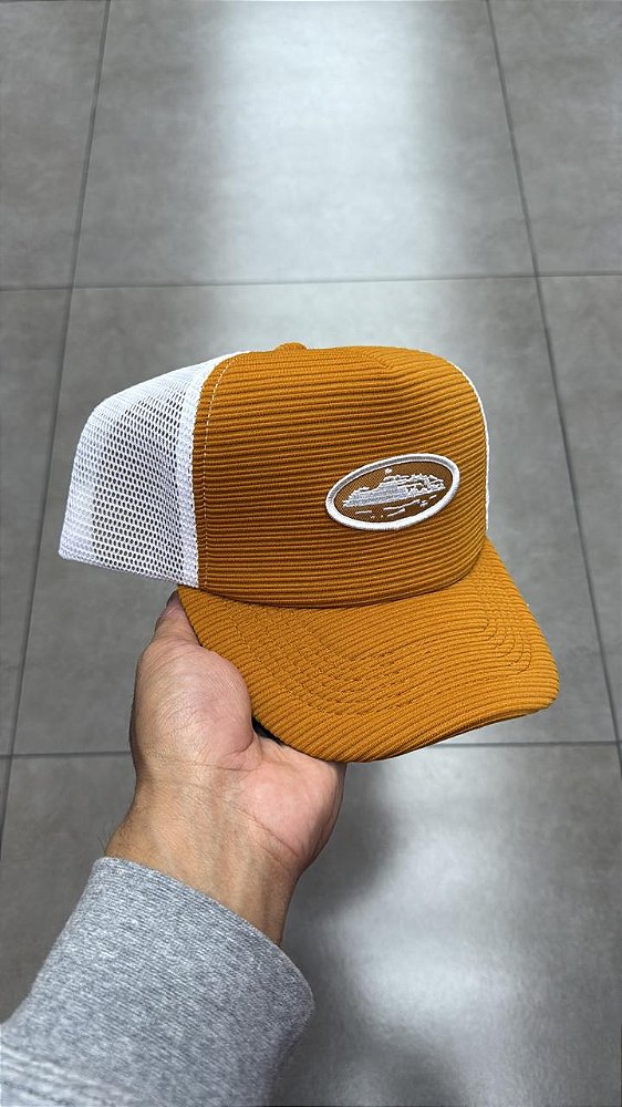 BONÉ CORTEIZ SHORT PEAK TRUCKER ORANGE