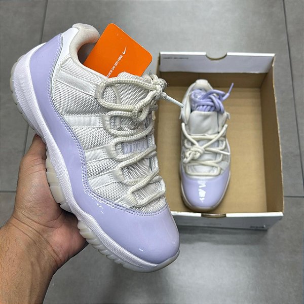 TÊNIS AIR JORDAN 11 LOW PURE VIOLET (CAIXA DANIFICADA)