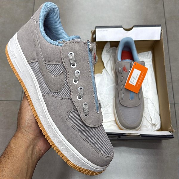 TÊNIS NIKE AIR FORCE 1 LOW SHROUD PUTTY BLUE GUM (CAIXA DANIFICADA)