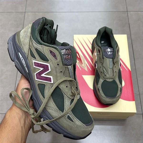 TÊNIS TEDDY SANTIS X NEW BALANCE 990V3 MIUSA GREEN PURPLE (COMPLETO)