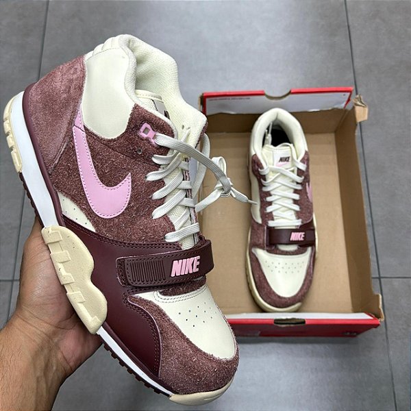 TÊNIS NIKE AIR TRAINER 1 VALENTINE’S DAY (CAIXA DANIFICADA)