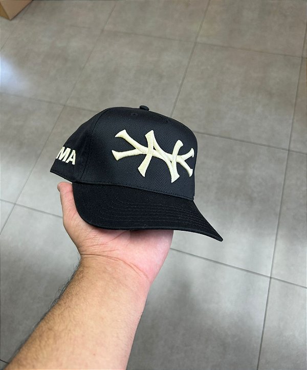 BONÉ OMA STUDIOS NY CURVED BRIM CREAM