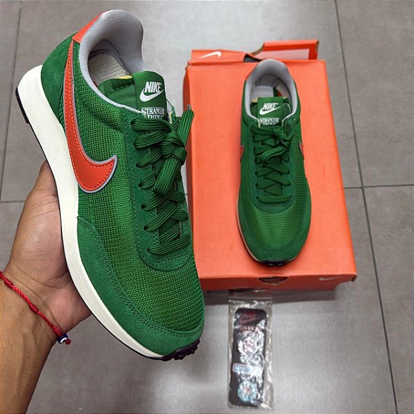 TÊNIS STRANGER THINGS X NIKE AIR TAILWIND 79 HAWKINS HIGH PINE GREEN (COMPLETO)