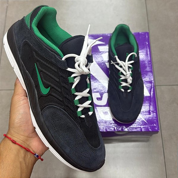 TÊNIS NIKE SB VERTEBRAE BLACK SUMMIT WHITE MALACHITE (COMPLETO)