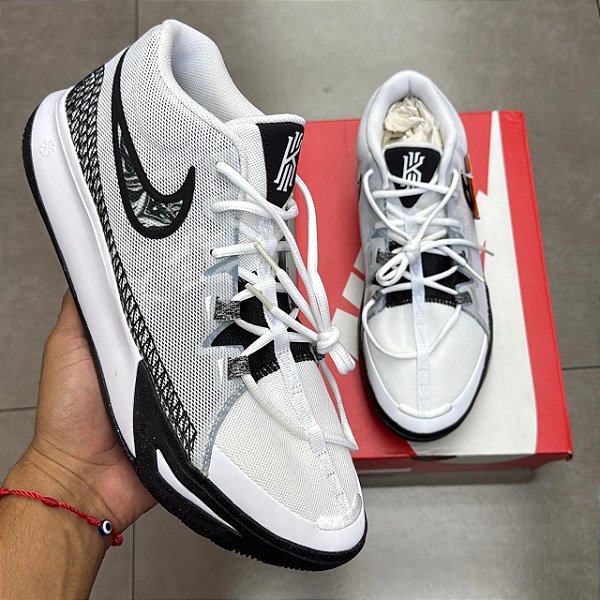 TÊNIS NIKE KYRIE FLYTRAP 6 WHITE BLACK (BOX REPLACE)