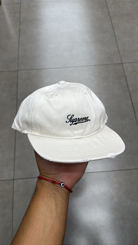 BONÉ SUPREME DISTRESSED SCRIPT 6-PANEL STONE FW25-W3
