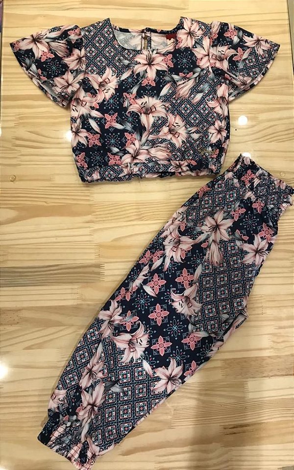 Conjunto cropped e calca floral azul planeta