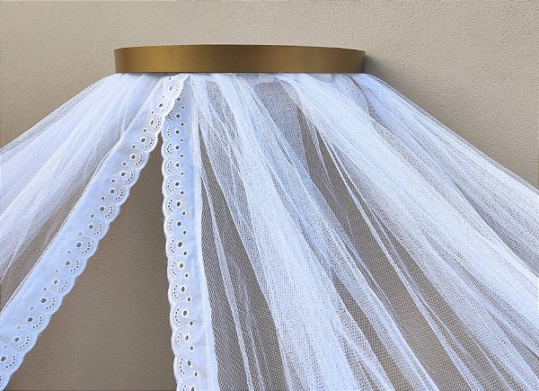 Dossel dourado com mosquiteiro tule