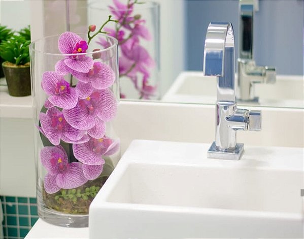 Arranjo de Orquídea no Vaso de Vidro Cilíndrico 30cm