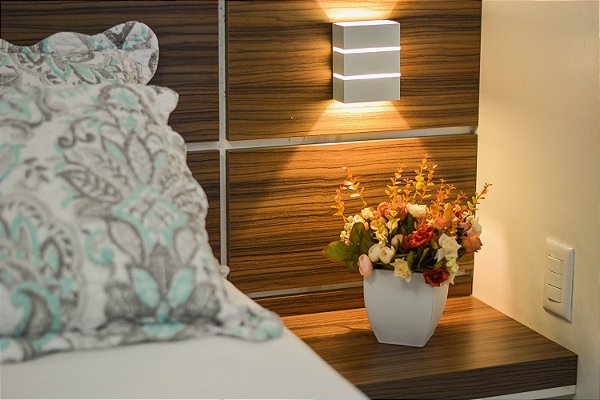 Arranjo Mini Rosas Permanentes no Vaso de Vidro Branco 13cm