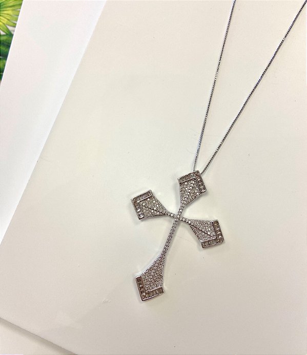 Colar Crucifixo Cravejado com Pontas em Ródio Branco