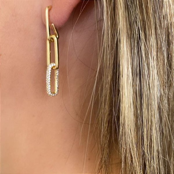 Brinco Elos Cravejado Folheado em Ouro 18k