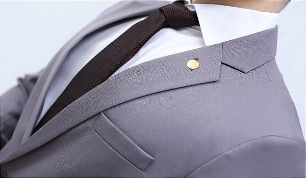 terno cinza e gravata cinza