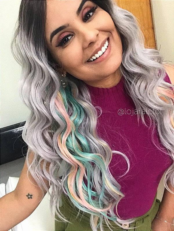 ULTIMA PEÇA -  Peruca Lace front wig cacheada platinada com mechas coloridas pastel CHESSY