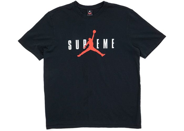Camiseta Supreme x Air Jordan Preto Logo Básico