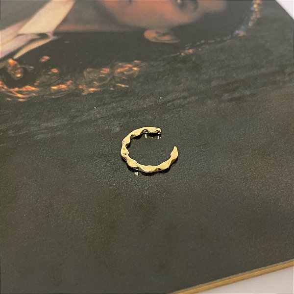 Piercing Fake Ondulado Folheado a Ouro