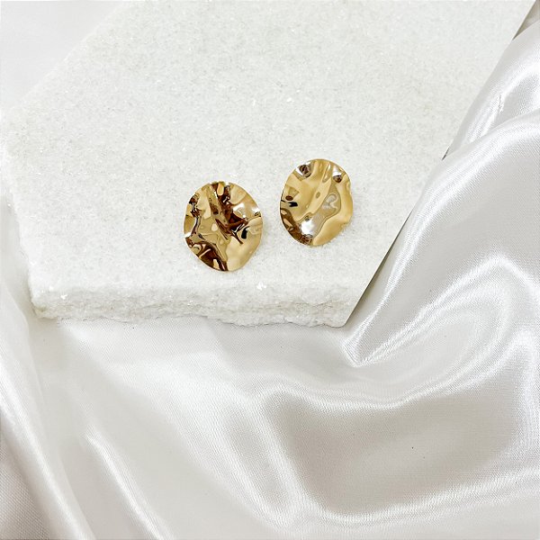 Brinco Chapa Oval Martelado Folheado a Ouro