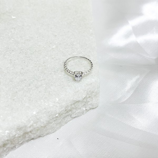 Anel Solitário de Coração Torcido Prata 925