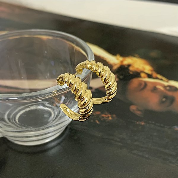 Argola Croissant M Folheada a Ouro