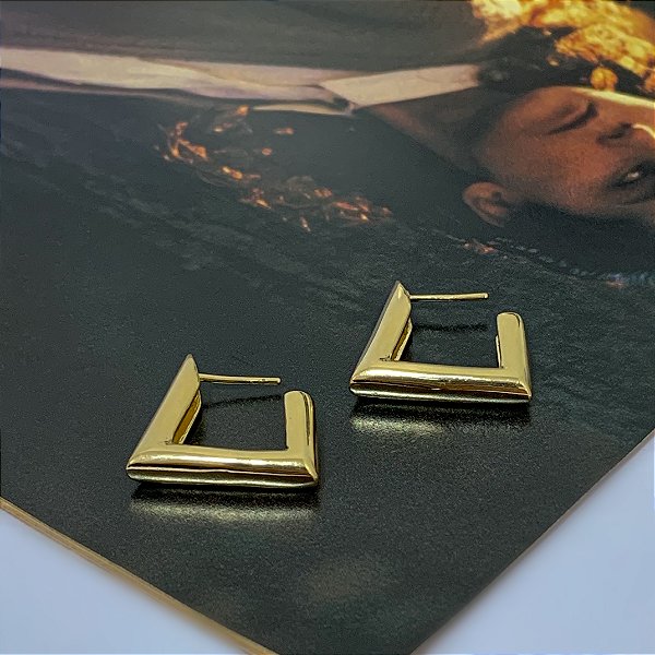 Argola Retangular G Folheado a Ouro