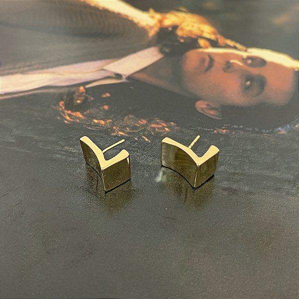 Argola Retangular Abaulado Folheado a Ouro