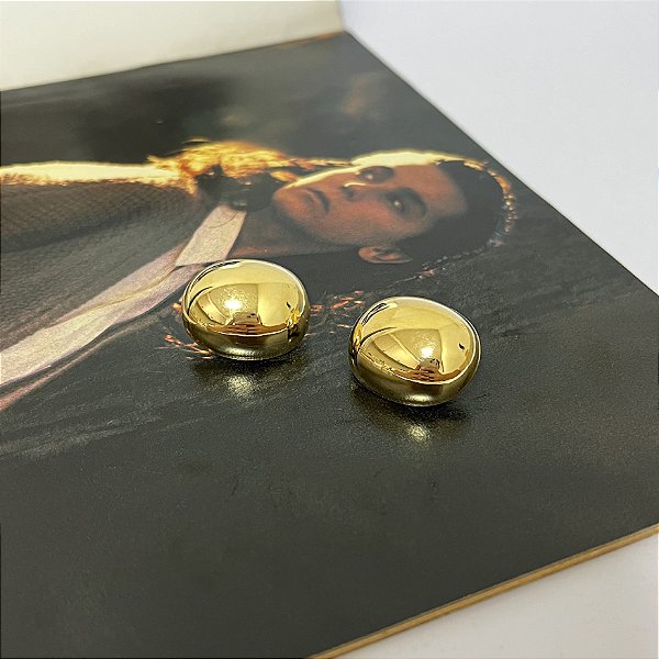 Brinco Oval Abaulado Folheado a Ouro