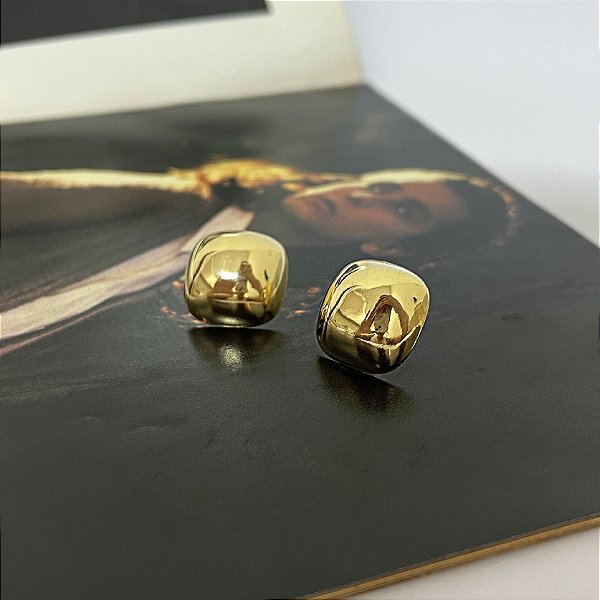 Brinco Quadrado Abaulado Folheado a Ouro