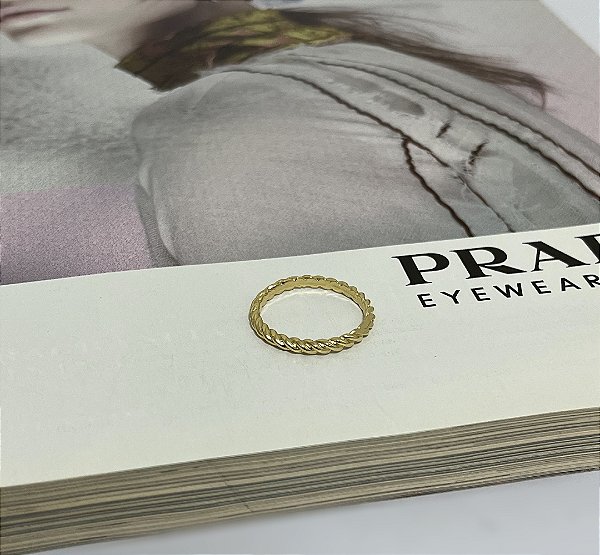 Anel Torcido Folheado a Ouro