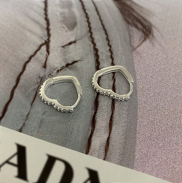 Argola Articulada de Coração Cravejada com Zircônias em Prata 925