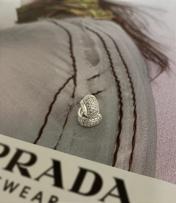 Argola  P Articulada Redonda Cravejada com Microzircônias em Prata 925