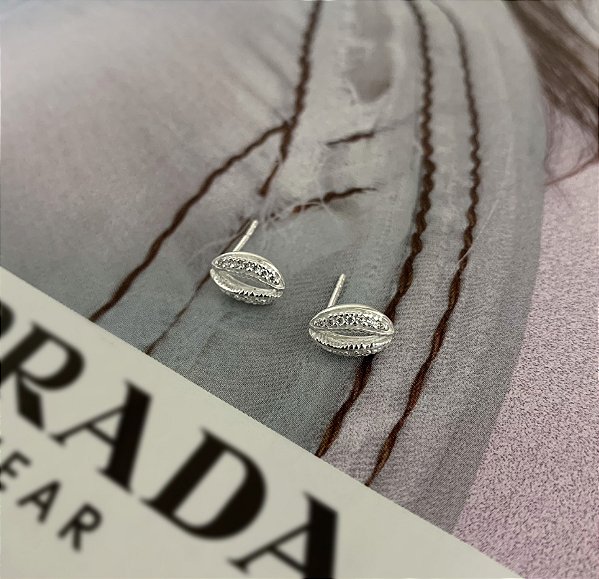 Brinco de Búzios Cravejado de Zircônias em Prata 925