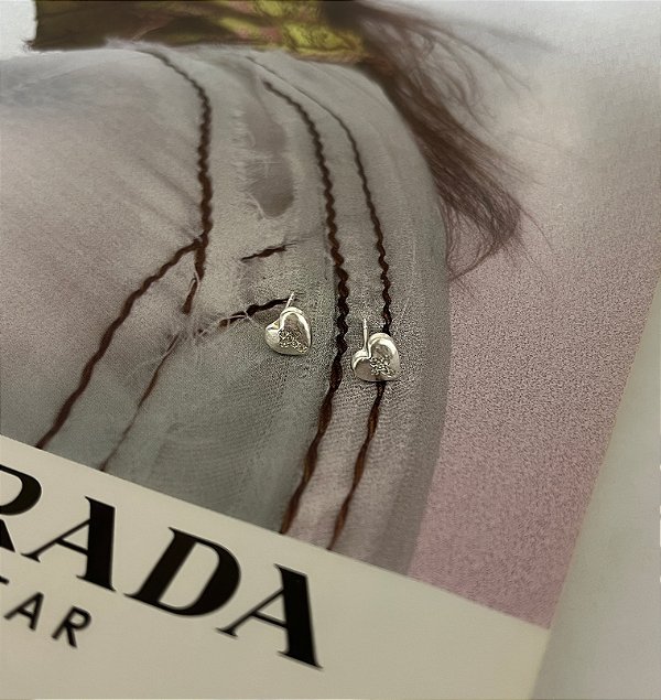 Brinco de Coração Maciço com Cruz Cravejada em Prata 925