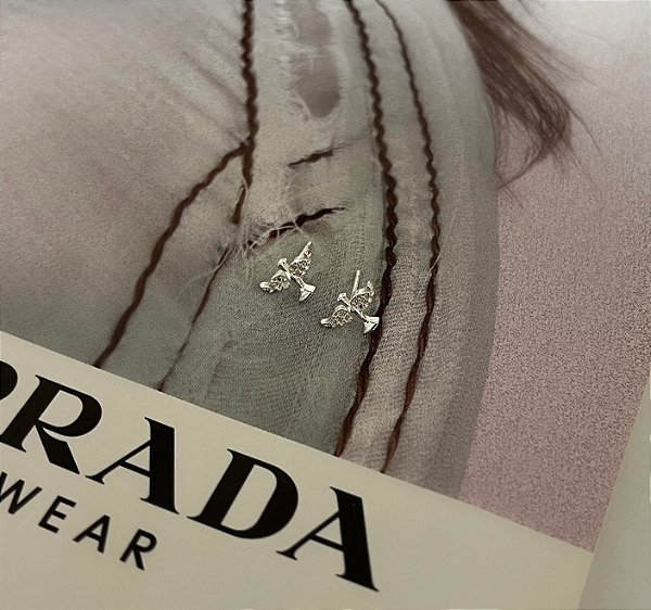 Brinco Espírito Santo Cravejado com Zircônias em Prata 925