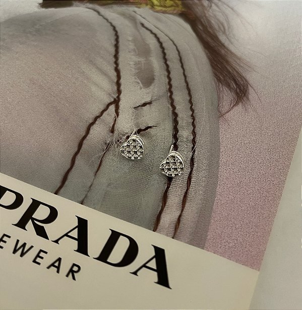 Brinco Coração Vazado com Zircônias em Prata 925
