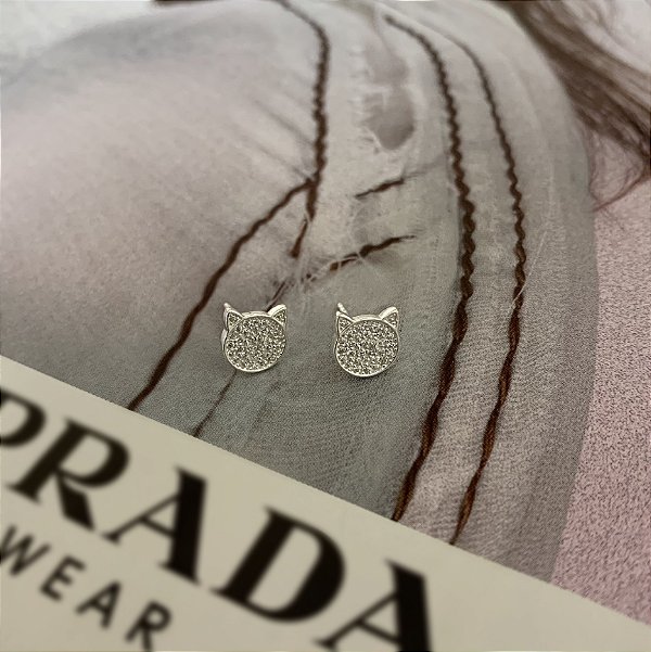 Brinco de Gatinho Cravejado com Zircônias em Prata 925