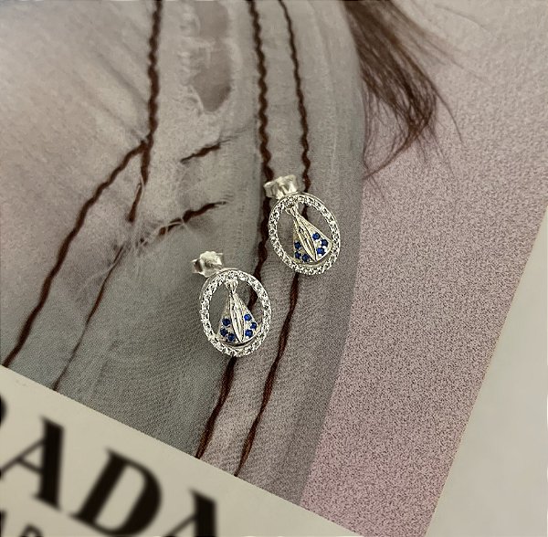 Brinco Medalha Oval Nossa Senhora Aparecida Cravejada com Zircônias em Prata 925