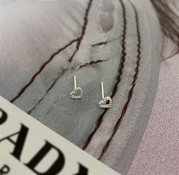 Brinco Coração de Bolinhas Prata 925