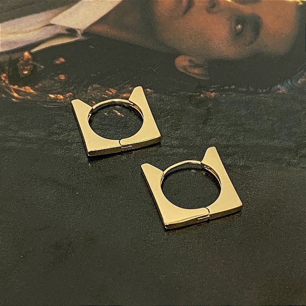 Argola Articulada Quadrada Lisa Folheada a Ouro