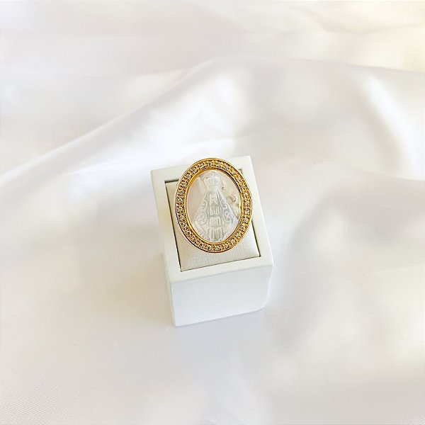 Anel Nossa Senhora Aparecida em Madrepérola Cravejado Folheado a Ouro