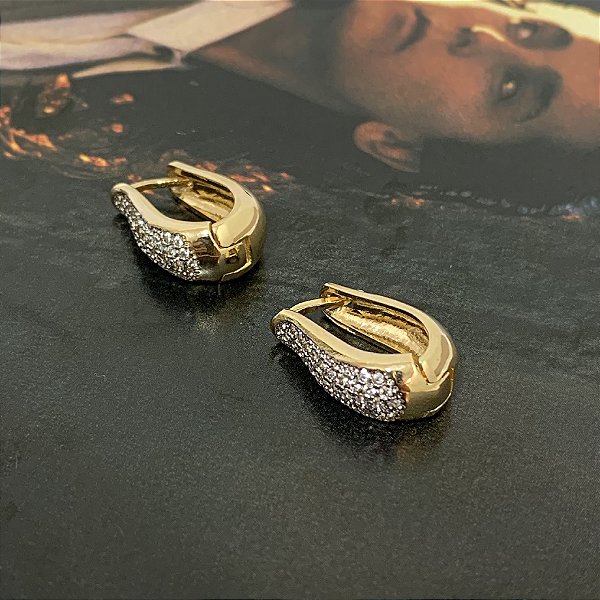 Argola Rodinada Cravejada com Microzircônias Folheada a Ouro