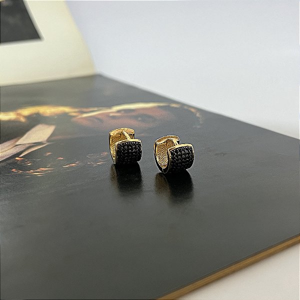 Argola  Rodinada Cravejada com Microzircônias Pretas Folheada a Ouro