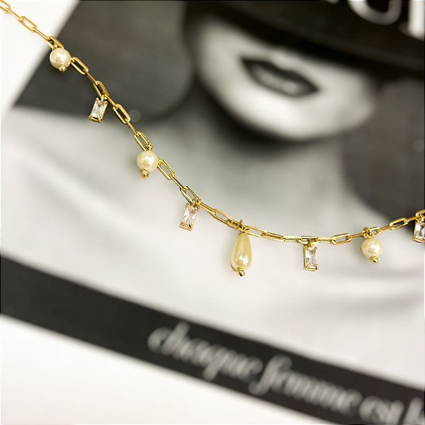 Corrente Cartier com Pérolas Shell e Zircônias Quadradas Folheadas a Ouro