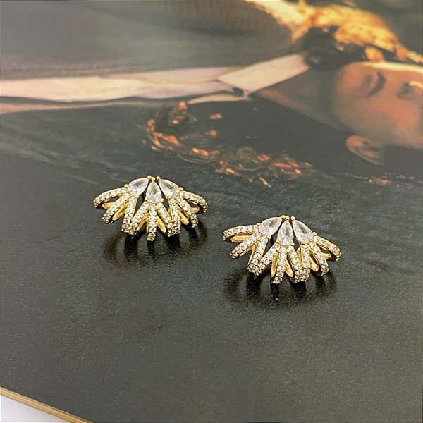 Brinco Ear Cuff Cravejado com Zircônias em Gota Folheado a Ouro
