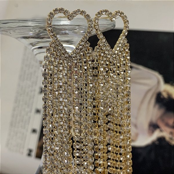 Brinco Coração com Franjas Cravejado com Microzircônias Folheado a Ouro