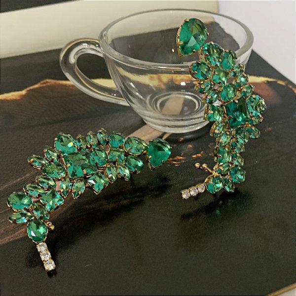 Brinco Ear Cuff Cravejado com Pedras de Zircônia Folheado a Ouro