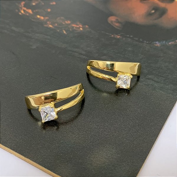 Brinco Ear Hook com Pedra de Zircônias Folheado a Ouro