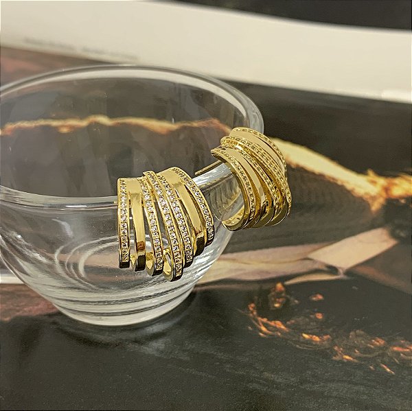 Brinco Cravejado com Microzircônias Folheado a Ouro