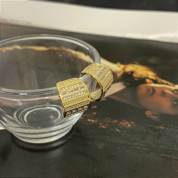 Argola Cravejada com Microzircônias Folheada a Ouro