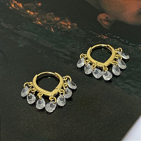 Argola Articulada com Zircônias em Gota Folheada a Ouro